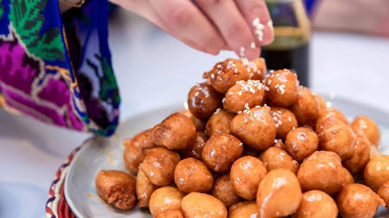 اللقيمات الإماراتية.. حلوى شهية تزين مائدة رمضان صورة رقم 3