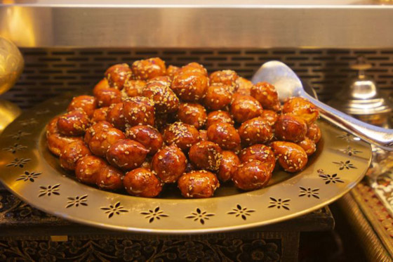 اللقيمات الإماراتية.. حلوى شهية تزين مائدة رمضان صورة رقم 6