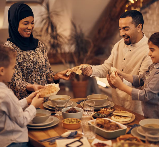 خلال رمضان.. 6 عادات يجب عليك الحذر منها حول مائدة الطعام صورة رقم 2