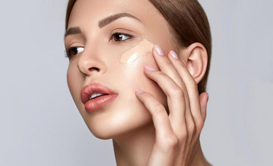 هل كريم الأساس لديك خفيف جداً؟.. 5 طرق لإصلاحه! صورة رقم 6