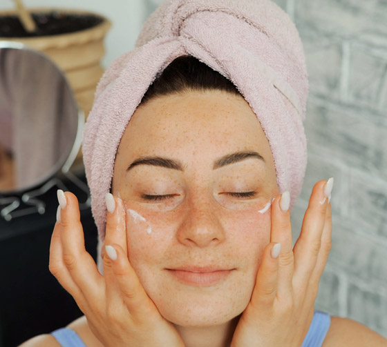 كيف تعرف نوع بشرتك؟ والطرق الصحيحة للعناية بها وفق نوعها؟ صورة رقم 10 كيف تعرف نوع بشرتك؟ والطرق الصحيحة للعناية بها وفق نوعها؟ صورة رقم 10