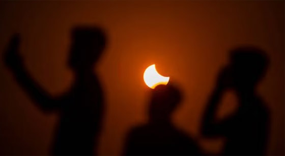 صورة رقم 11 - ظاهرة فلكية ستؤثر على رؤية الهلال.. ومصادفة لم تحدث من قبل بعيد الفطر صورة رقم 11 - ظاهرة فلكية ستؤثر على رؤية الهلال.. ومصادفة لم تحدث من قبل بعيد الفطر