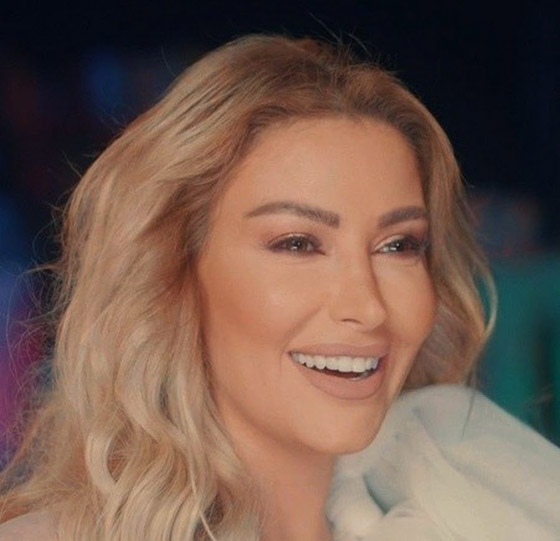 صورة رقم 4 - فيديو وصور: هيفاء وهبي تثير الجدل: هل كشفت صورتها ملامح الشيخوخة؟ وكيف قلدتها ملكة الجمال؟ صورة رقم 4 - فيديو وصور: هيفاء وهبي تثير الجدل: هل كشفت صورتها ملامح الشيخوخة؟ وكيف قلدتها ملكة الجمال؟