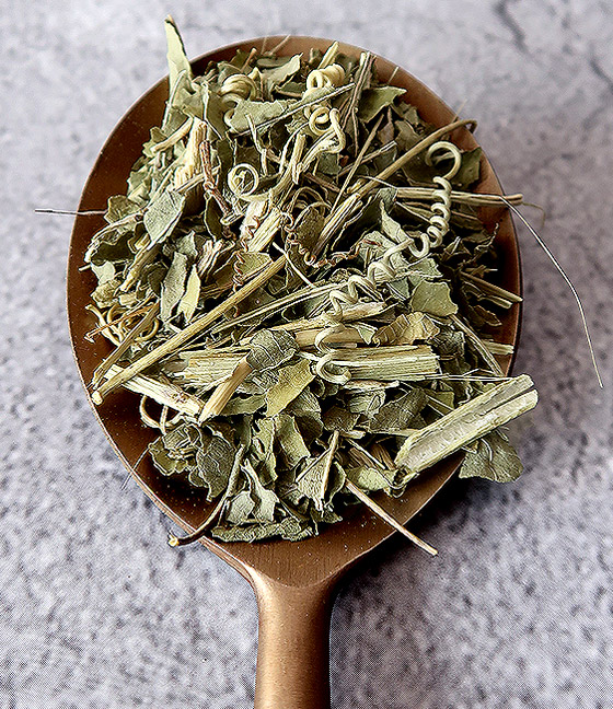 تُعالج الأرق ومشاكل المعدة.. 4 فوائد صحية لعشبة 