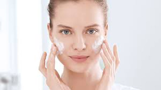 نصائح لإتقان روتين العناية بالبشرة.. أثناء السفر صورة رقم 4