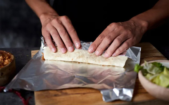 تُسمم الطعام! لا تستخدموا أوراق الألومنيوم بالمطبخ، إليكم 6 بدائل صحية صورة رقم 8 تُسمم الطعام! لا تستخدموا أوراق الألومنيوم بالمطبخ، إليكم 6 بدائل صحية صورة رقم 8