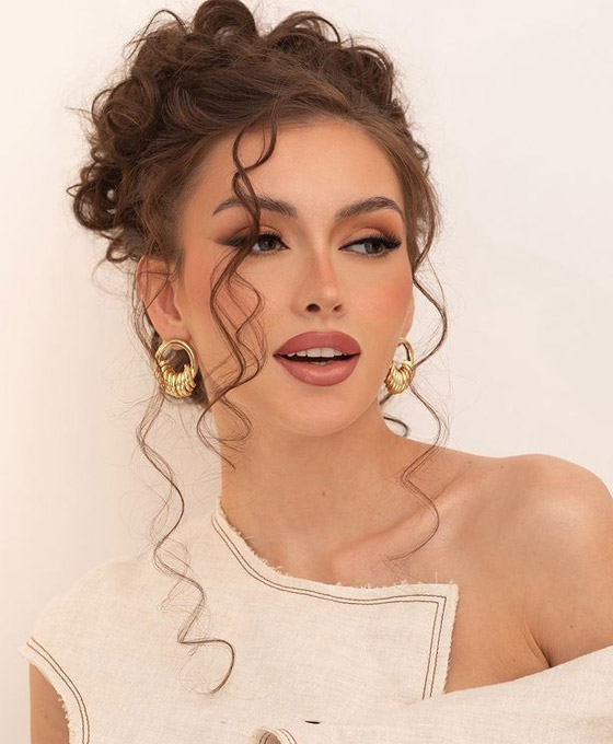 بالصور: إليكم تسريحات شعر مميزة وجميلة لصاحبات الشعر الطويل صورة رقم 1 بالصور: إليكم تسريحات شعر مميزة وجميلة لصاحبات الشعر الطويل صورة رقم 1