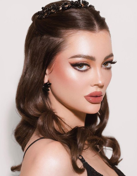 بالصور: إليكم تسريحات شعر مميزة وجميلة لصاحبات الشعر الطويل صورة رقم 2 بالصور: إليكم تسريحات شعر مميزة وجميلة لصاحبات الشعر الطويل صورة رقم 2