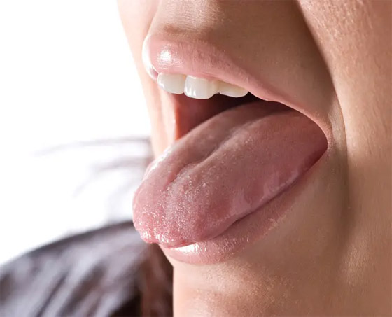 لسانك مرآة صحتك العامة.. إليك الأسباب والأعراض لوجود مشاكل صورة رقم 6
