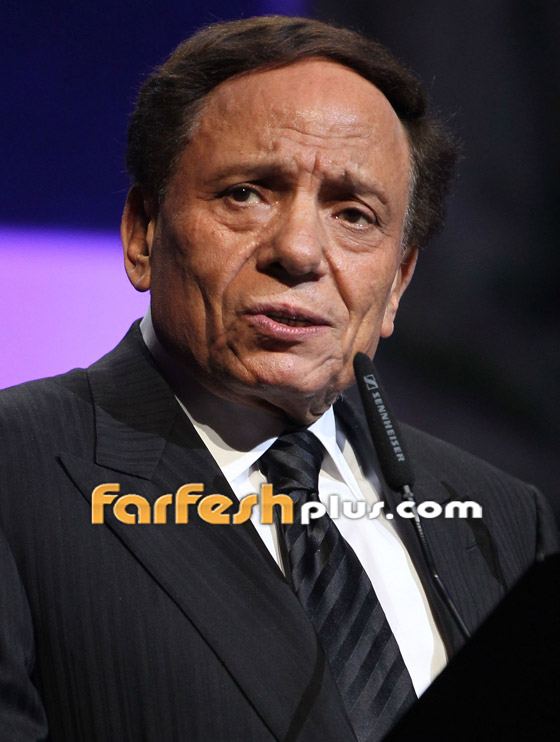 فيديو نادر للزعيم عادل إمام يعلَق على مباراة كرة قدم بين النجوم.. وما علاقة يسرا وليلى علوي صورة رقم 1