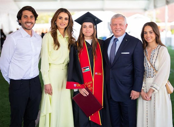 صورة رقم 7 - الأسرة الملكية الأردنية تحتفل بتخرج الأميرة سلمى بدرجة البكالوريوس صورة رقم 7 - الأسرة الملكية الأردنية تحتفل بتخرج الأميرة سلمى بدرجة البكالوريوس