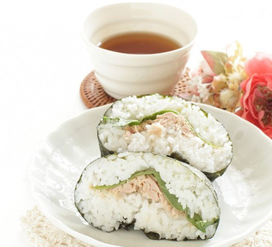 صورة رقم 1 - إليكم طريقة تحضير كرات الأرز اليابانية الشهية والمميزة صورة رقم 1 - إليكم طريقة تحضير كرات الأرز اليابانية الشهية والمميزة