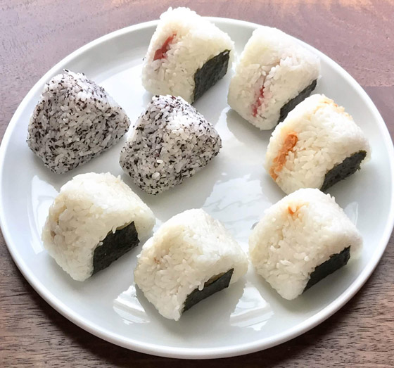 صورة رقم 3 - إليكم طريقة تحضير كرات الأرز اليابانية الشهية والمميزة صورة رقم 3 - إليكم طريقة تحضير كرات الأرز اليابانية الشهية والمميزة