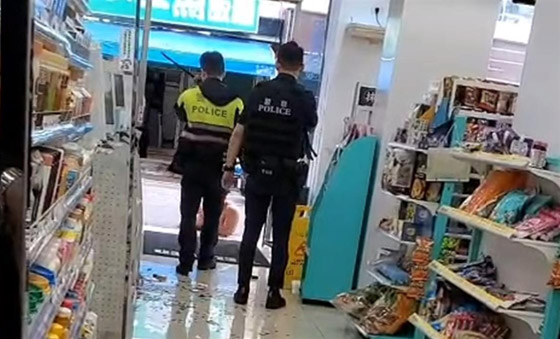 صورة رقم 6 - فيديو عنف هستيري: شبيه بـ صورة رقم 6 - فيديو عنف هستيري: شبيه بـ