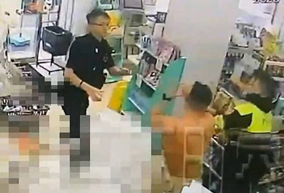 صورة رقم 9 - فيديو عنف هستيري: شبيه بـ صورة رقم 9 - فيديو عنف هستيري: شبيه بـ