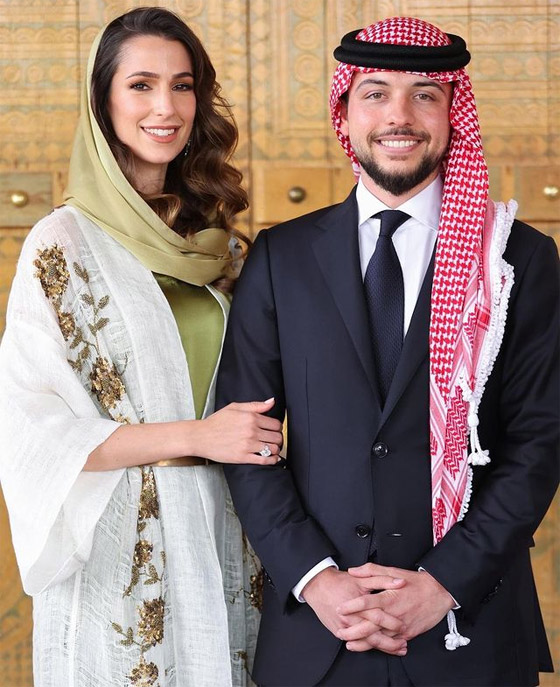صورة رقم 3 - صور: إطلالات الآنسة رجوة آل سيف تجمع بين الحشمة والرقي بلمسة فاخرة صورة رقم 3 - صور: إطلالات الآنسة رجوة آل سيف تجمع بين الحشمة والرقي بلمسة فاخرة