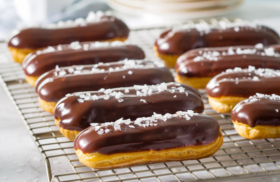 إليكم طريقة تحضير اكلير بالقهوة.. حلى فرنسي شهي وخفيف صورة رقم 9 إليكم طريقة تحضير اكلير بالقهوة.. حلى فرنسي شهي وخفيف صورة رقم 9