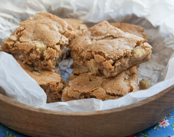 إليكم طريقة تحضير براونيز صحي بالتفاح.. خفيف وطيب صورة رقم 7 إليكم طريقة تحضير براونيز صحي بالتفاح.. خفيف وطيب صورة رقم 7