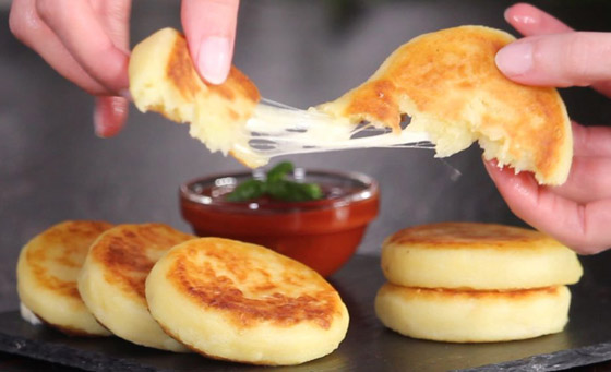 إليكم طريقة تحضير بان كيك بالجبنة اللذيذ صورة رقم 4 إليكم طريقة تحضير بان كيك بالجبنة اللذيذ صورة رقم 4