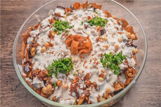 فتة الباذنجان من المقبلات المحبوبة.. وهذه طريقة تحضيرها صورة رقم 1