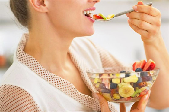 اعرف الطريقة الصح لتناول الفاكهة ..تجنب 5 أخطاء لجني الفوائد الصحية صورة رقم 2