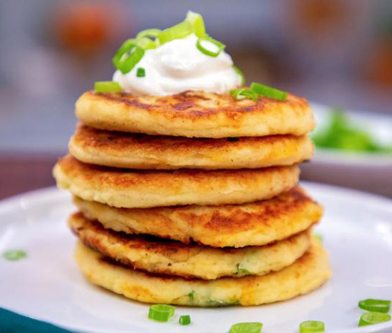 وجبة يحبها الجميع.. إليكم طريقة تحضير كيك البطاطس المهروسة الشهي صورة رقم 10 وجبة يحبها الجميع.. إليكم طريقة تحضير كيك البطاطس المهروسة الشهي صورة رقم 10