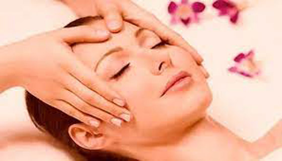 فوائد تدليك الوجه يومياً... بشرة أكثر شباباً وتورداً وحيوية والنتيجة فورية صورة رقم 4