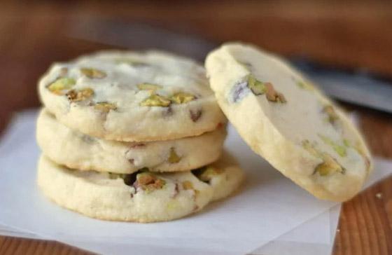 إليكم طريقة تحضير بسكويت الفستق الحلبي اللذيذ صورة رقم 2 إليكم طريقة تحضير بسكويت الفستق الحلبي اللذيذ صورة رقم 2