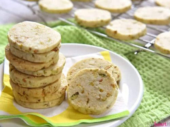 إليكم طريقة تحضير بسكويت الفستق الحلبي اللذيذ صورة رقم 5 إليكم طريقة تحضير بسكويت الفستق الحلبي اللذيذ صورة رقم 5