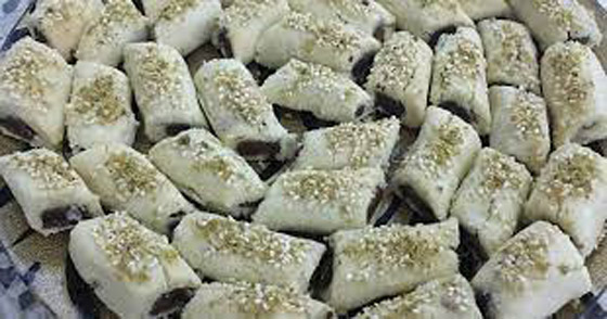 اليكم طريقة عمل غريبة بالتمر والفستق للعيد  صورة رقم 5