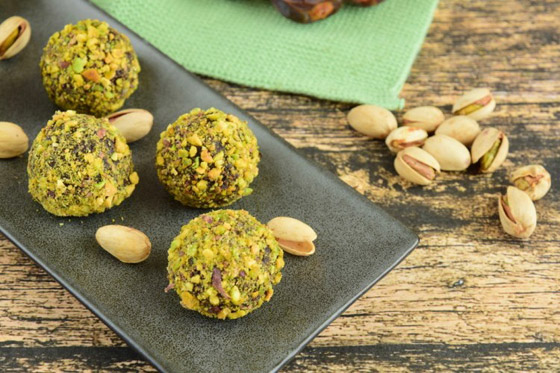 اليكم طريقة تحضير حلى كرات الفستق الحلبي لعيد الأضحى صورة رقم 1