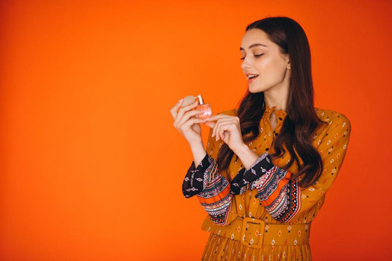 كيفية تطبيق العطر بشكل صحيح لتفوح رائحتك المميزة يوم العيد صورة رقم 1