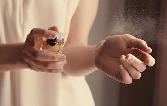 كيفية تطبيق العطر بشكل صحيح لتفوح رائحتك المميزة يوم العيد صورة رقم 5