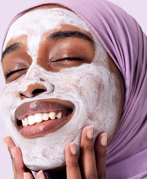 أقنعة الطين الأبيض.. كنز جمالي بين يديك لبشرة صافية لا تشوبها شائبة صورة رقم 3 أقنعة الطين الأبيض.. كنز جمالي بين يديك لبشرة صافية لا تشوبها شائبة صورة رقم 3