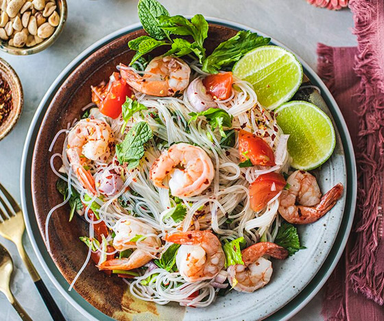 إليكم طريقة تحضير سلطة نودلز بالجمبري بالطريقة الصينية صورة رقم 2 إليكم طريقة تحضير سلطة نودلز بالجمبري بالطريقة الصينية صورة رقم 2