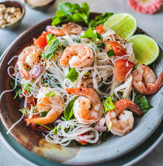 إليكم طريقة تحضير سلطة نودلز بالجمبري بالطريقة الصينية صورة رقم 3 إليكم طريقة تحضير سلطة نودلز بالجمبري بالطريقة الصينية صورة رقم 3