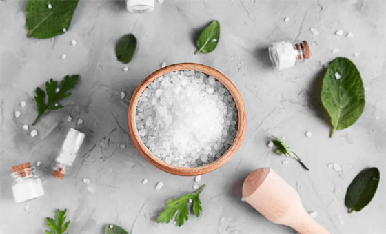 3 استعمالات للملح البحري كعلاج فعال لمشكلة الشعر الدهني صورة رقم 4