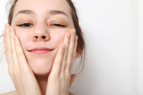 طرق بسيطة للتخلص من انتفاخ الوجه.. جربيها صورة رقم 6