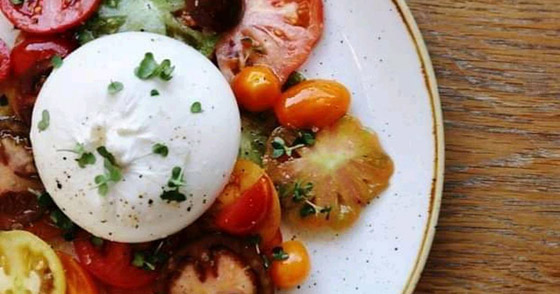 اليكم طريقة تحضير جبنة بوراتا مع صلصة التوت الأحمر صورة رقم 4