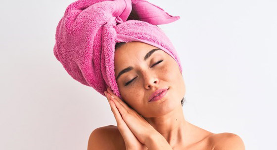 هل النوم بشعر مبلل سيئ؟ صورة رقم 1