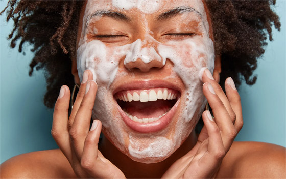 10 أسئلة تطرحونها حول اختيار أفضل مستحضر لتنظيف البشرة صورة رقم 5 10 أسئلة تطرحونها حول اختيار أفضل مستحضر لتنظيف البشرة صورة رقم 5