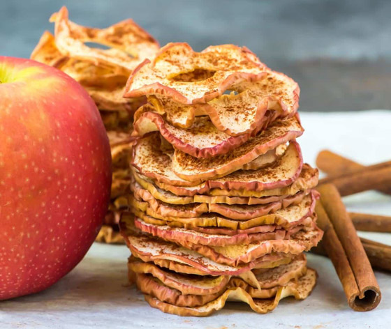 إليكم طريقة تحضير شيبس التفاح المقرمش الصحي بالفرن صورة رقم 5