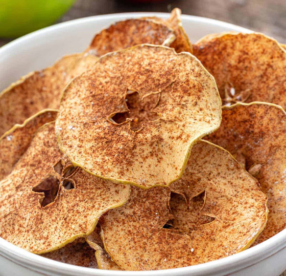 إليكم طريقة تحضير شيبس التفاح المقرمش الصحي بالفرن صورة رقم 6