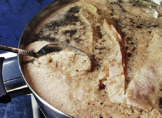 الرغوة البيضاء في مرق الدجاج.. ما هي؟ ولماذا يجب إزالتها فورا؟ صورة رقم 1