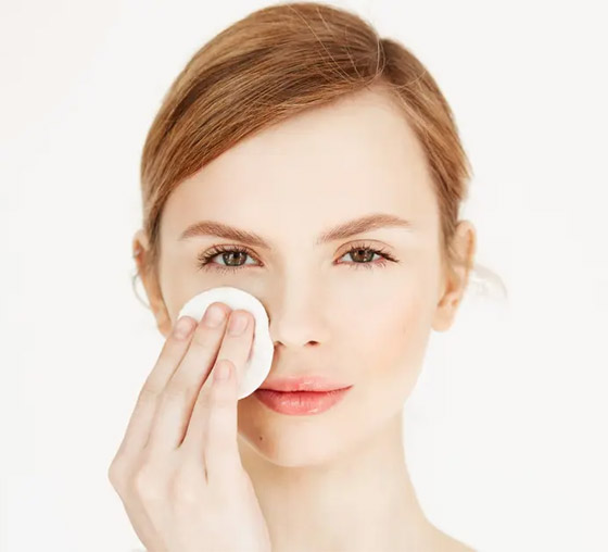 هل تتسبب المناديل المنظفة للبشرة في إلحاق الأذى بها؟ صورة رقم 1 هل تتسبب المناديل المنظفة للبشرة في إلحاق الأذى بها؟ صورة رقم 1