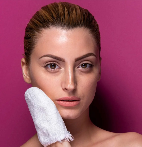 هل تتسبب المناديل المنظفة للبشرة في إلحاق الأذى بها؟ صورة رقم 3 هل تتسبب المناديل المنظفة للبشرة في إلحاق الأذى بها؟ صورة رقم 3