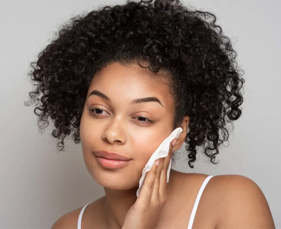 هل تتسبب المناديل المنظفة للبشرة في إلحاق الأذى بها؟ صورة رقم 5 هل تتسبب المناديل المنظفة للبشرة في إلحاق الأذى بها؟ صورة رقم 5