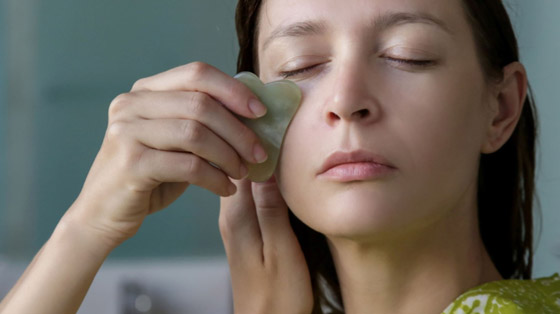 هل تدليك الوجه يساعد على التخلص من الخطوط الدقيقة؟ صورة رقم 1