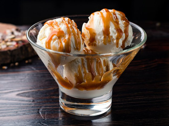 إليكم طريقة تحضير آيس كريم التمر بصوص التوفي الشهي صورة رقم 1 إليكم طريقة تحضير آيس كريم التمر بصوص التوفي الشهي صورة رقم 1