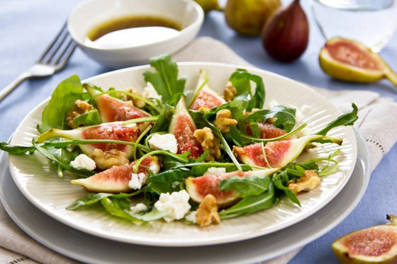 اليكم طريقة تحضير سلطة الجرجير بالتين والتمر صورة رقم 2